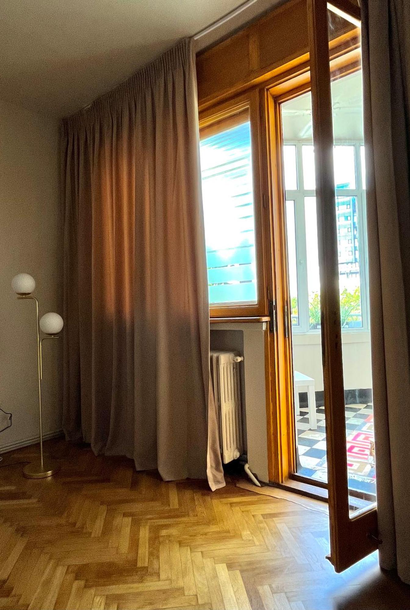 City Center Unirii Square Private Rooms With City View - Shared Amenities Bukarest Eksteriør billede